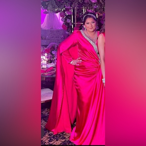 OPEN TO OFFER valdrin sahiti dress Swarovski crystal embellishment and over cape - Picture 6 of 13